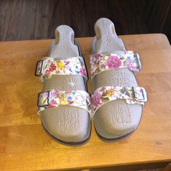 Madden Girl Shoes - Madden Girl Floral Buckle Slides